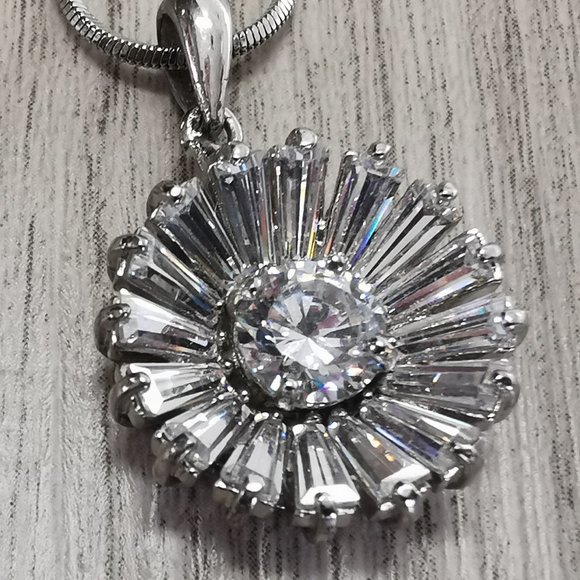 Sterling silver necklace with pendant - Picture 2 of 3